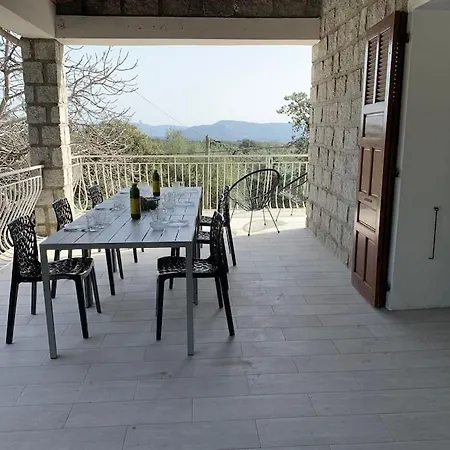 Caminu Di Vecchio***. ポルトヴェッキオ