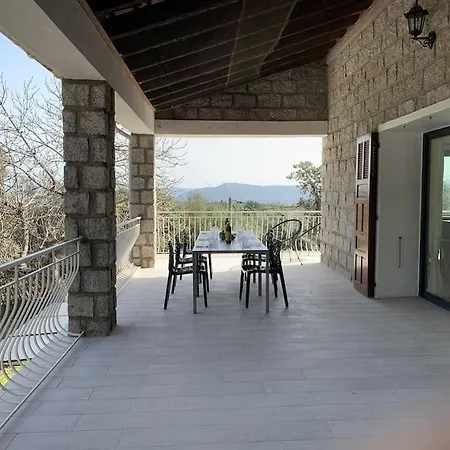 別荘 Caminu Di Vecchio***. ポルトヴェッキオ